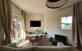 Appartement 3 Pieces, Spacieux En Plein Centre